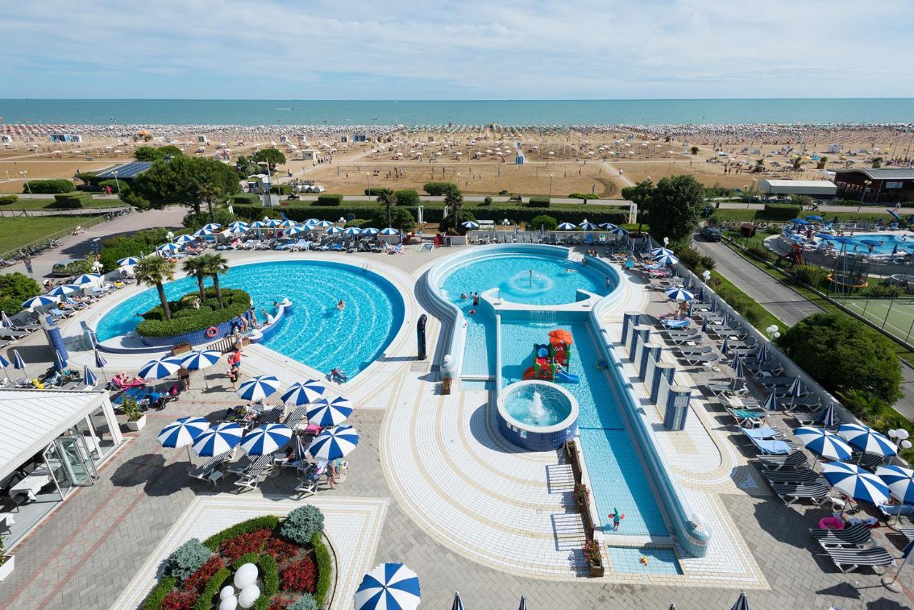 Aparthotel Imperial Bibione Bagian luar foto