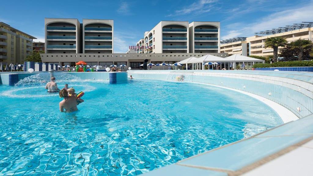 Aparthotel Imperial Bibione Bagian luar foto
