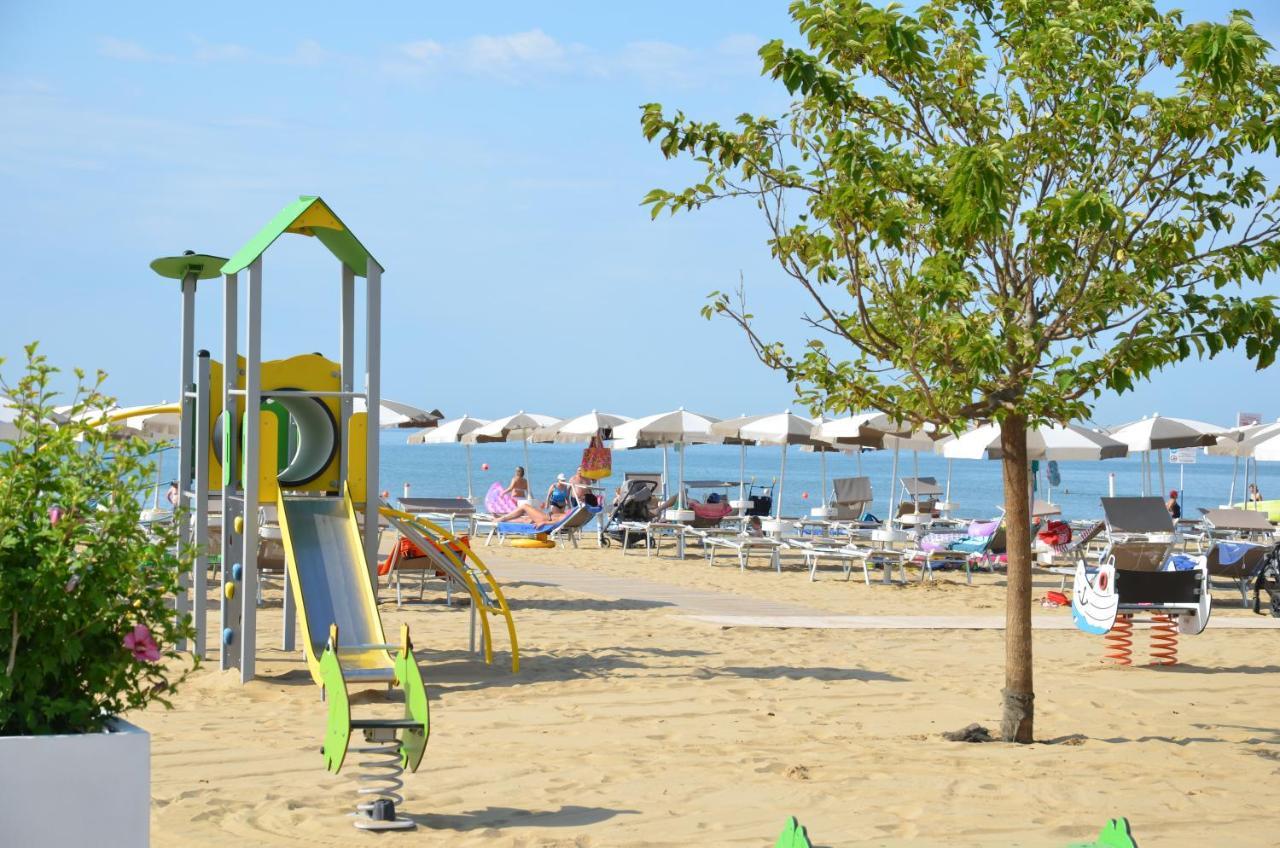 Aparthotel Imperial Bibione Bagian luar foto