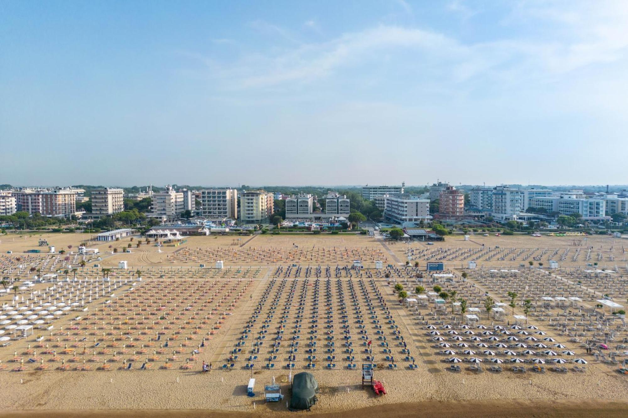 Aparthotel Imperial Bibione Bagian luar foto