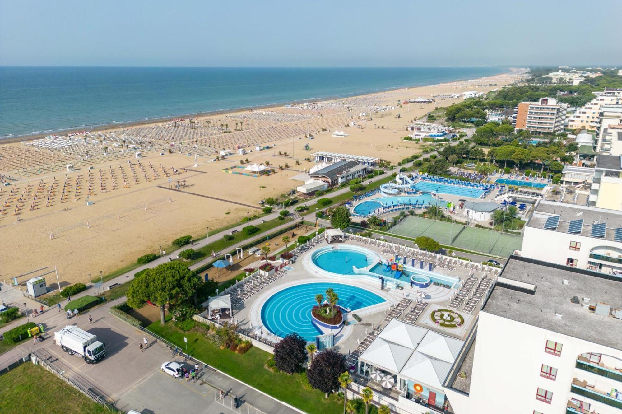Aparthotel Imperial Bibione Bagian luar foto