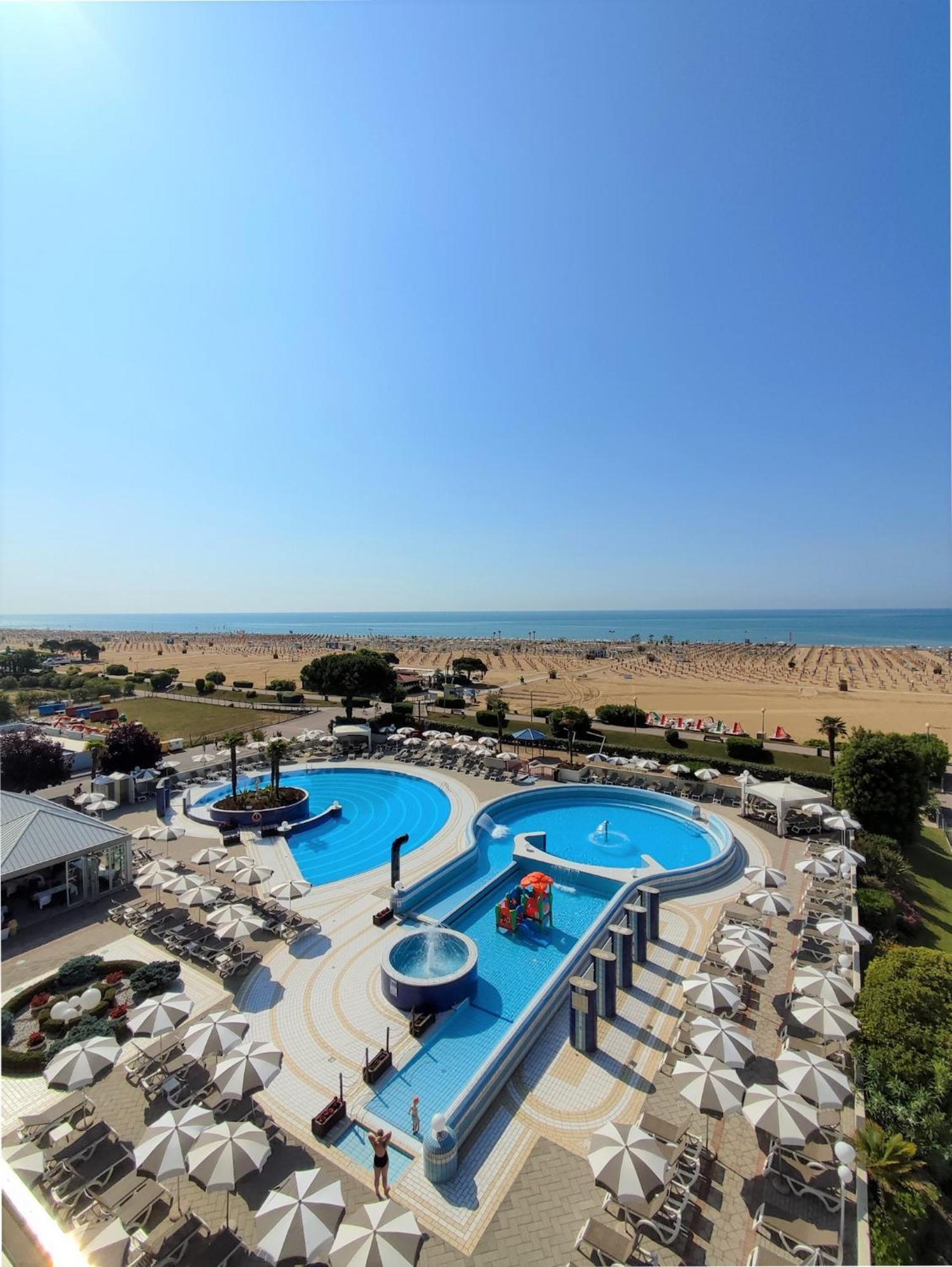 Aparthotel Imperial Bibione Bagian luar foto