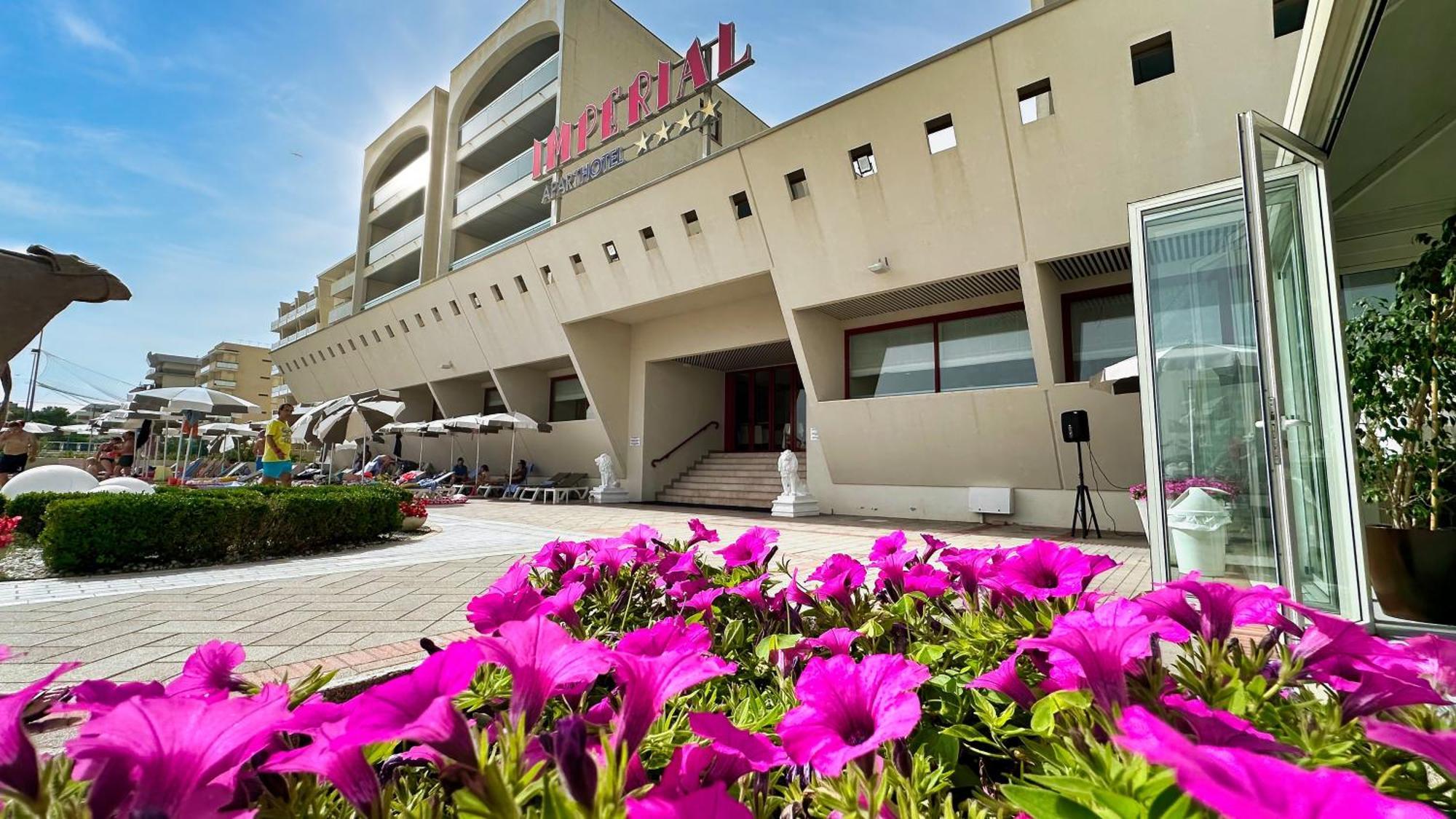 Aparthotel Imperial Bibione Bagian luar foto
